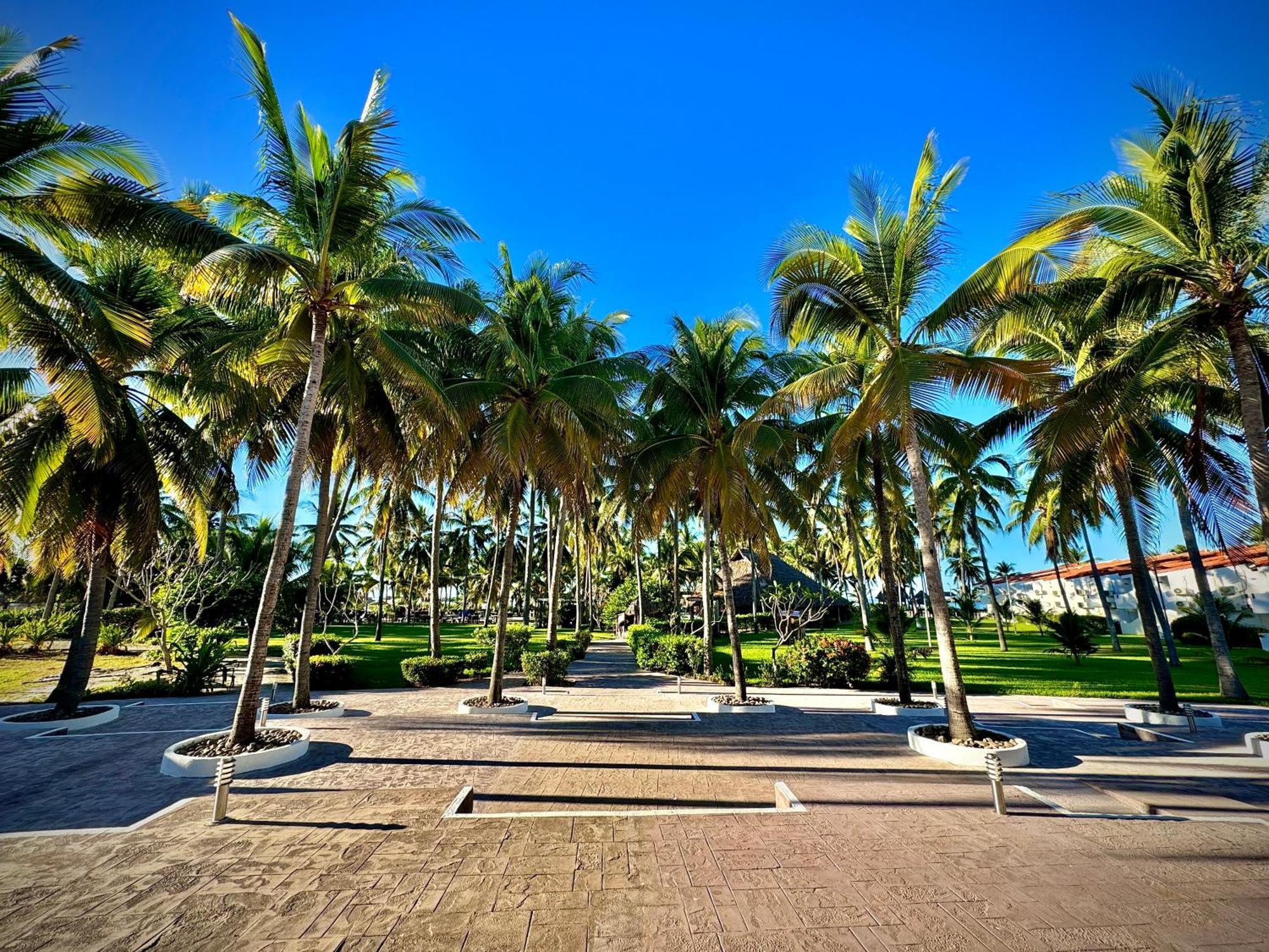 Hotel Tesoro Beach San Luis La Herradura Exterior photo
