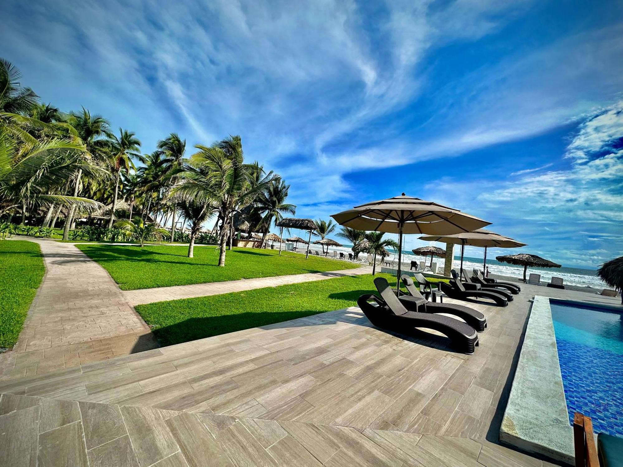 Hotel Tesoro Beach San Luis La Herradura Exterior photo