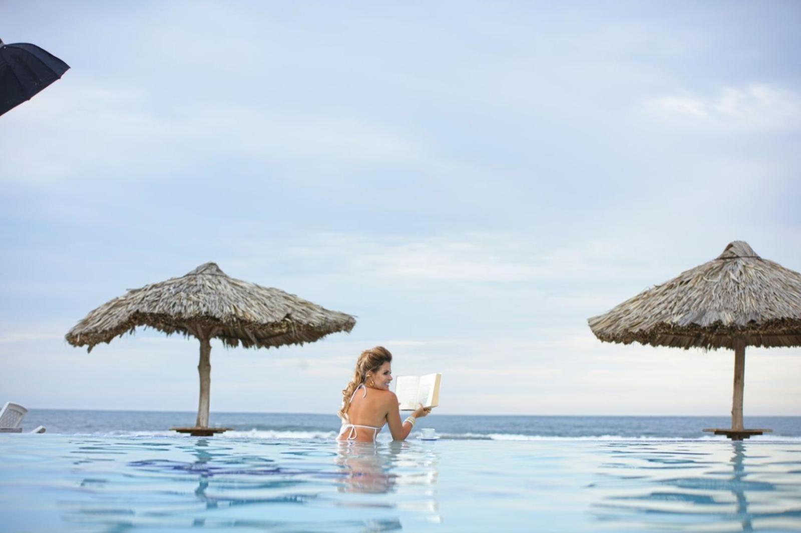 Hotel Tesoro Beach San Luis La Herradura Exterior photo