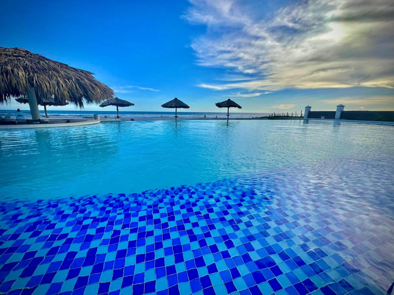 Hotel Tesoro Beach San Luis La Herradura Exterior photo