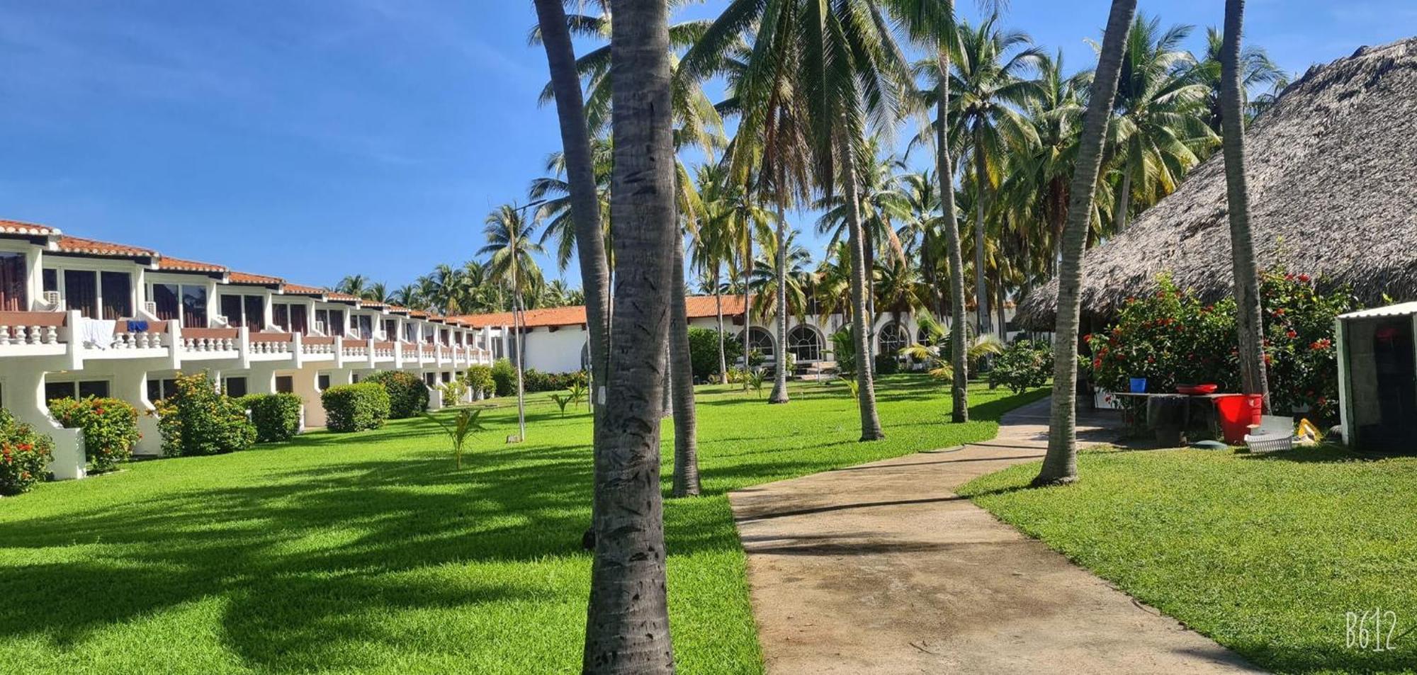 Hotel Tesoro Beach San Luis La Herradura Exterior photo