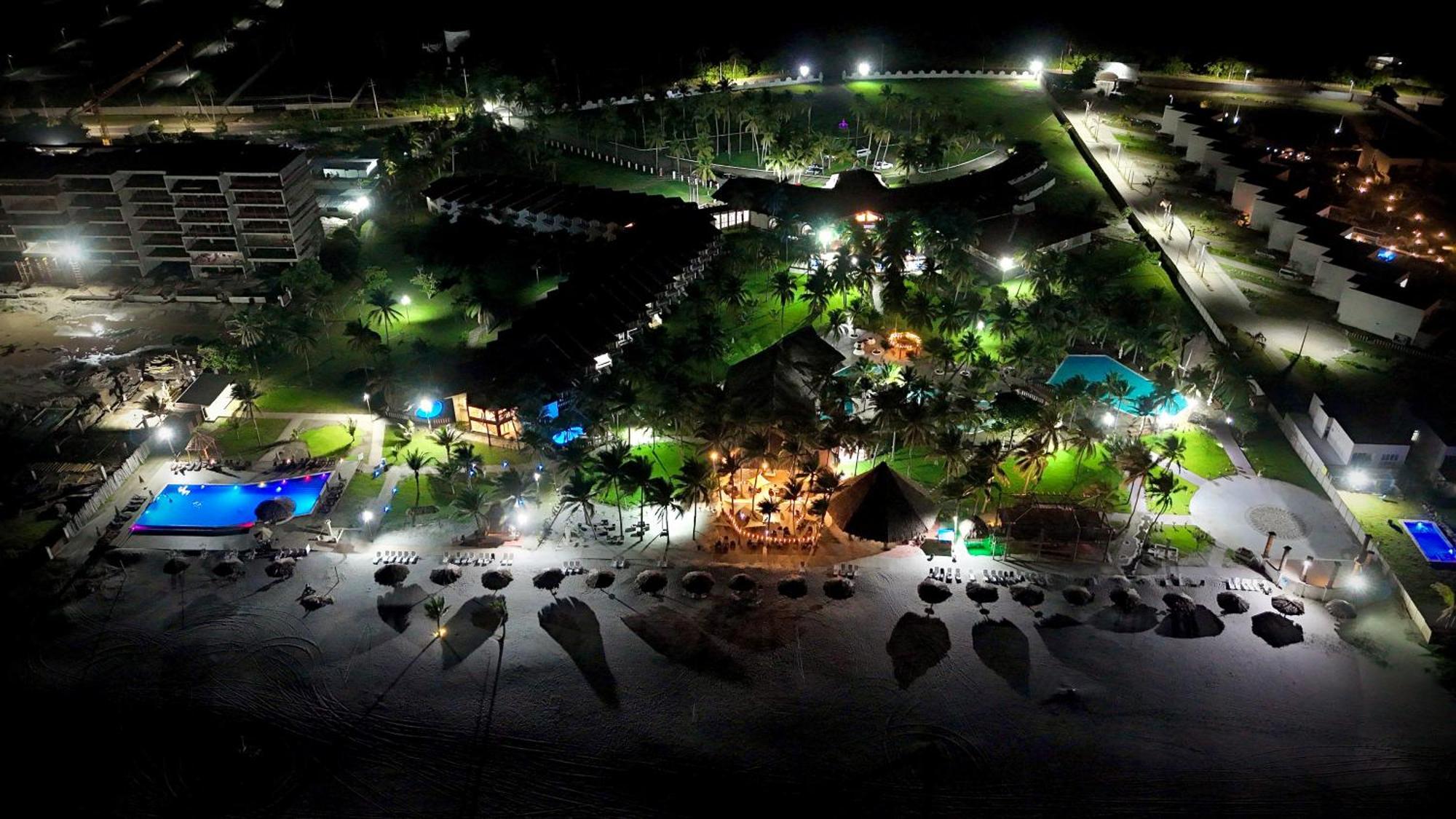 Hotel Tesoro Beach San Luis La Herradura Exterior photo