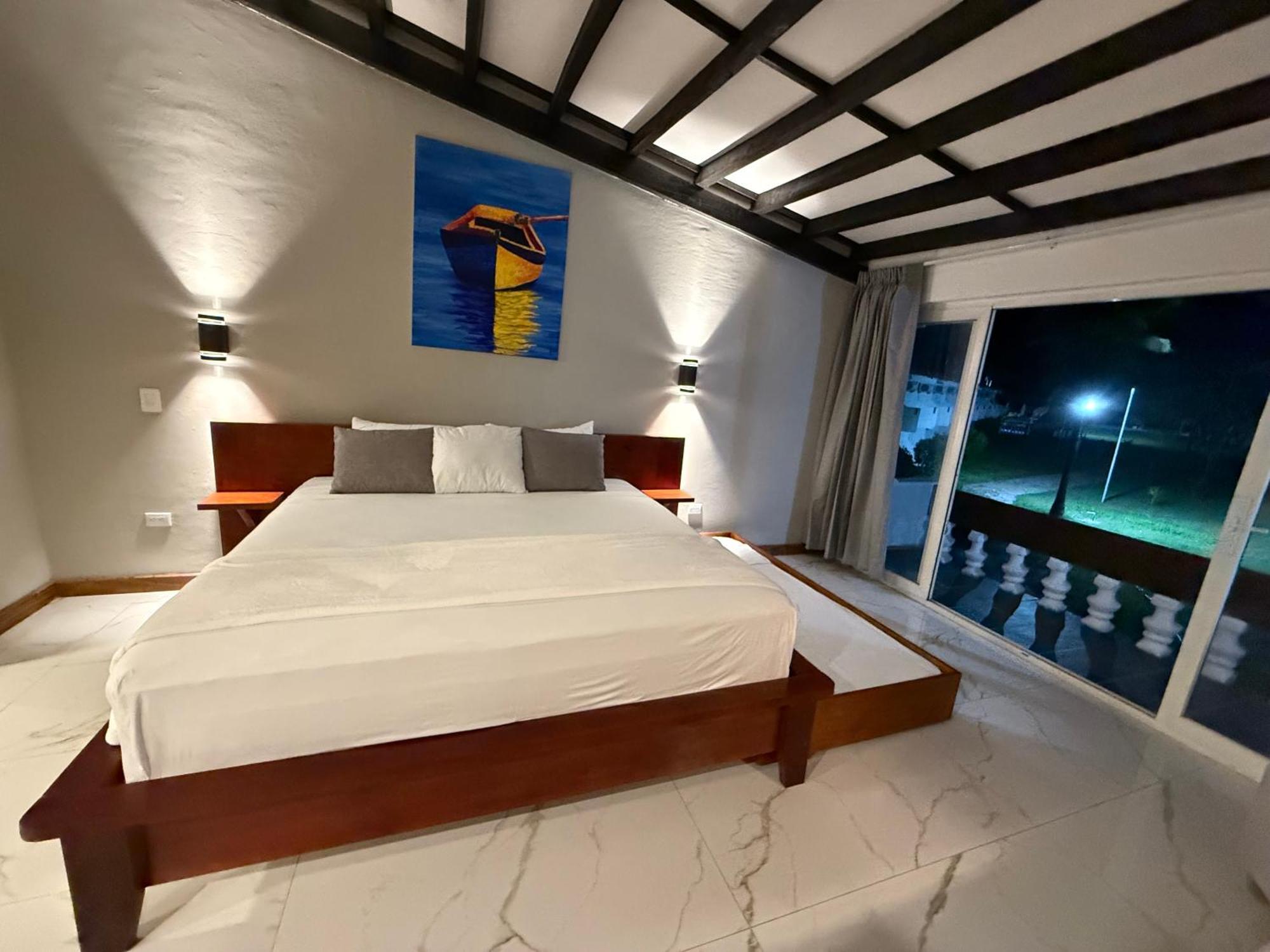 Hotel Tesoro Beach San Luis La Herradura Exterior photo
